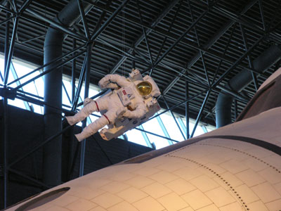 ../images/06_spacesuit.jpg