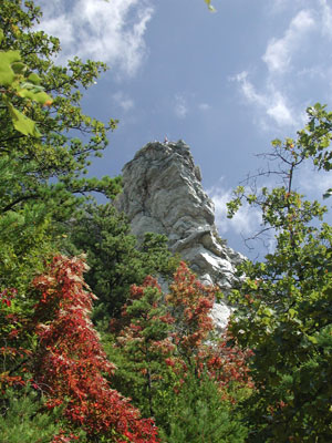 ../images/05_hanging_rock_below.jpg