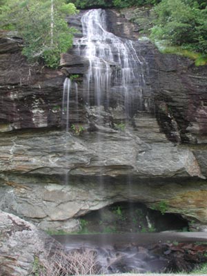 ../images/17_bridal_veil_falls.jpg